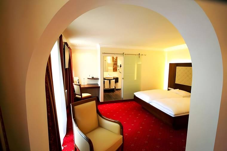 Primary hotel