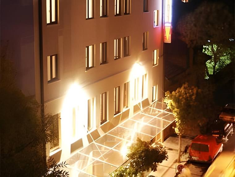Primary hotel
