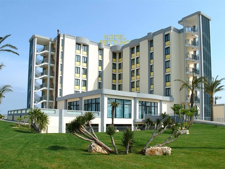 Primary hotel