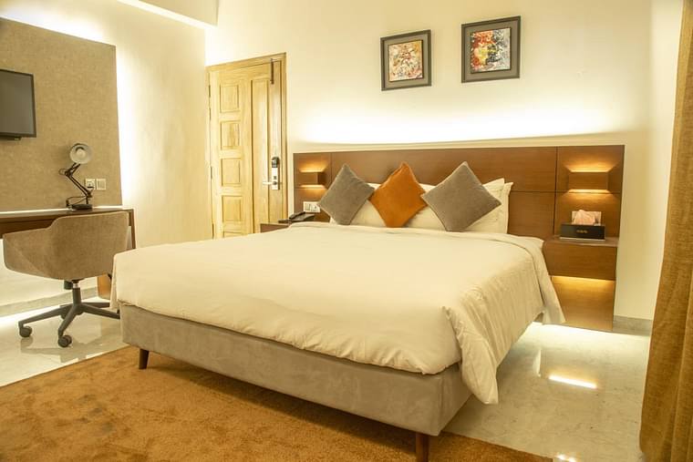 Primary hotel