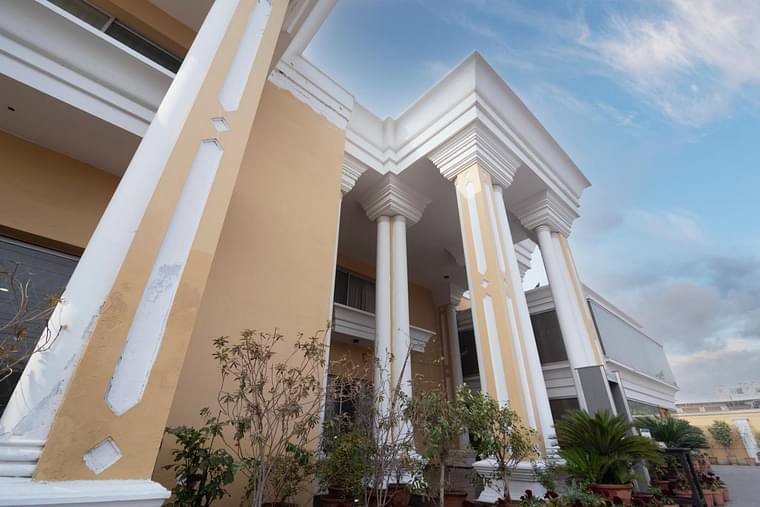 Primary hotel