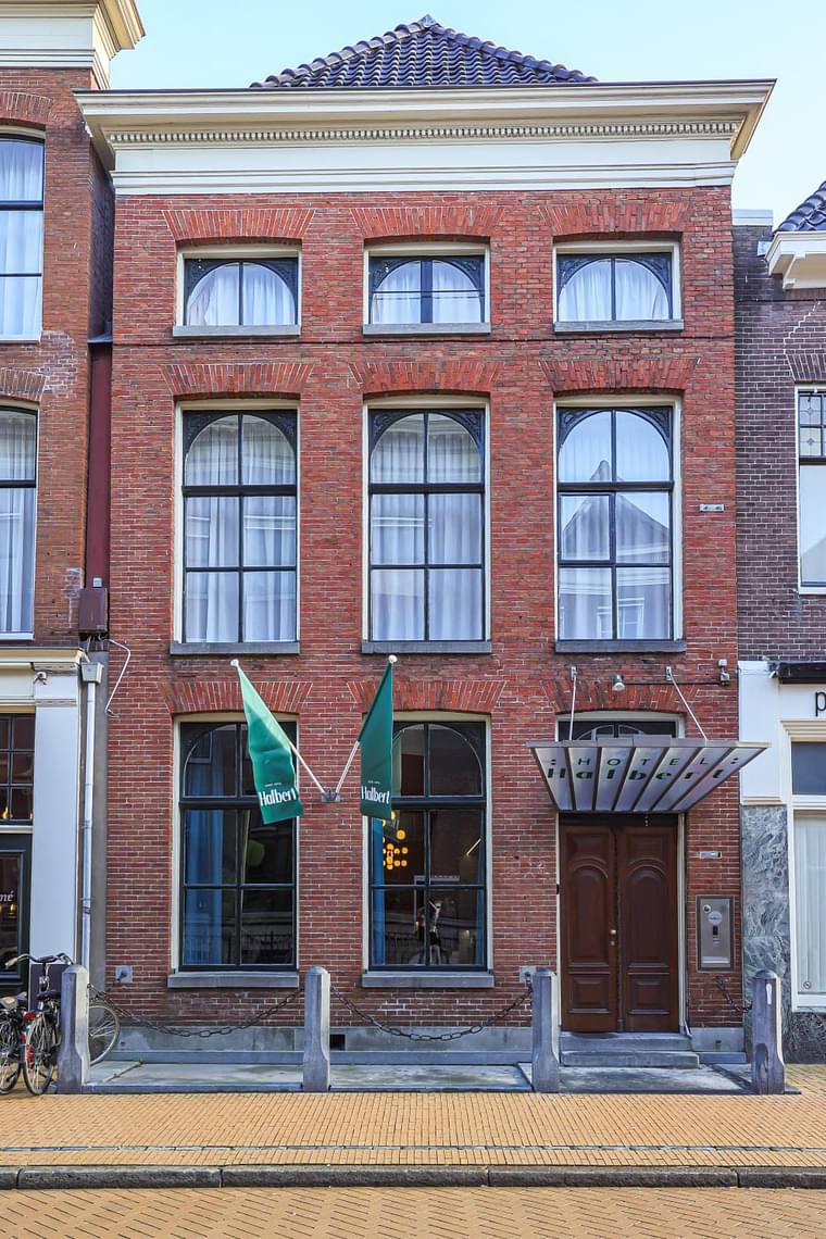 Primary hotel