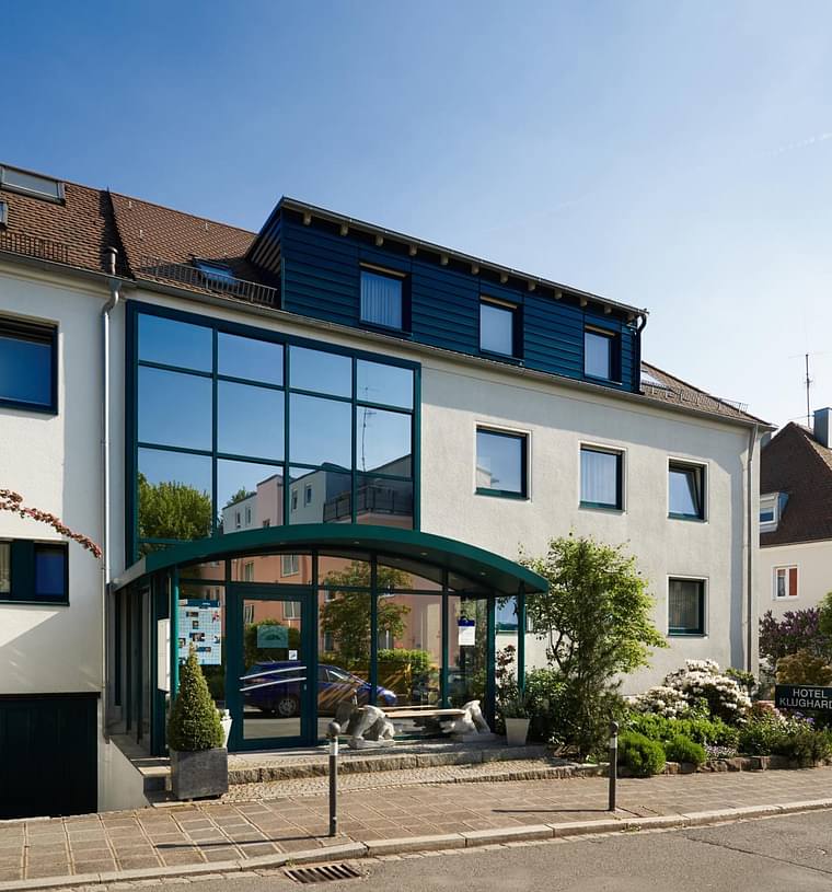 Primary hotel