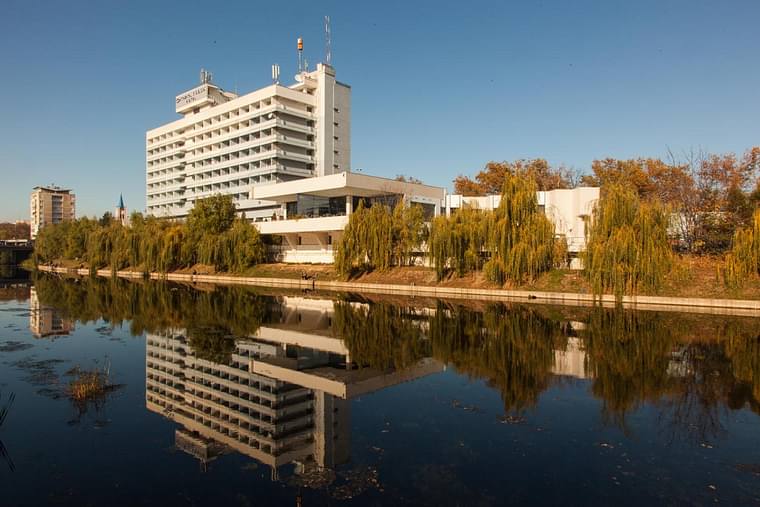 Primary hotel
