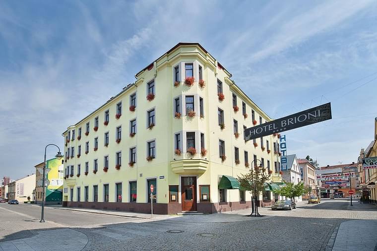 Primary hotel