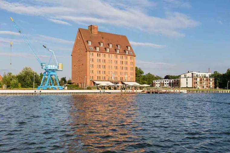 Primary hotel