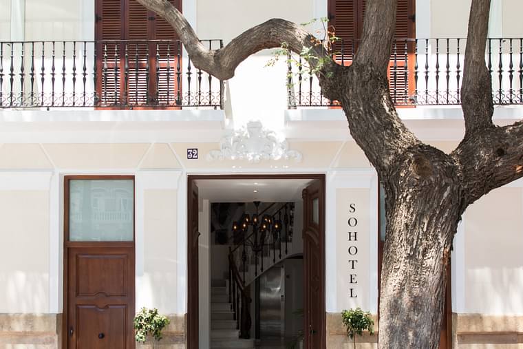 Primary hotel