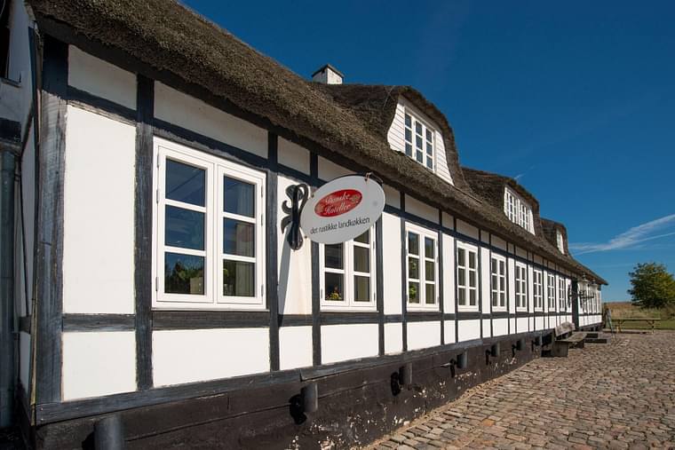 Primary hotel