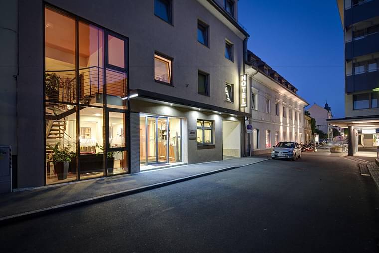 Primary hotel