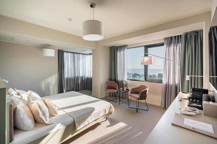 Primary hotel