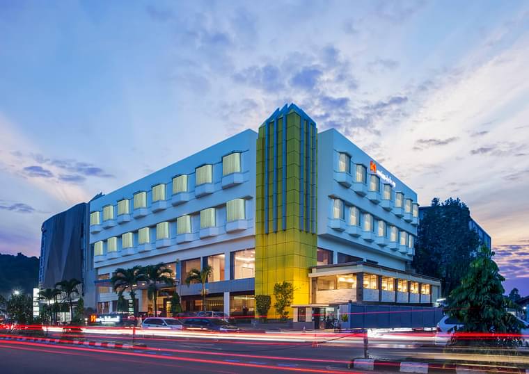 Primary hotel