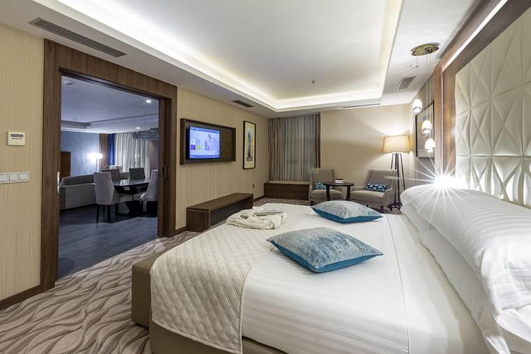 Primary hotel