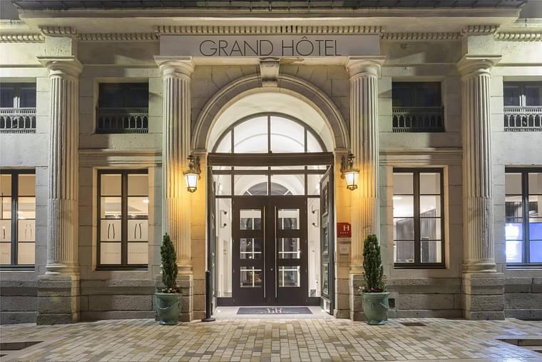 Primary hotel