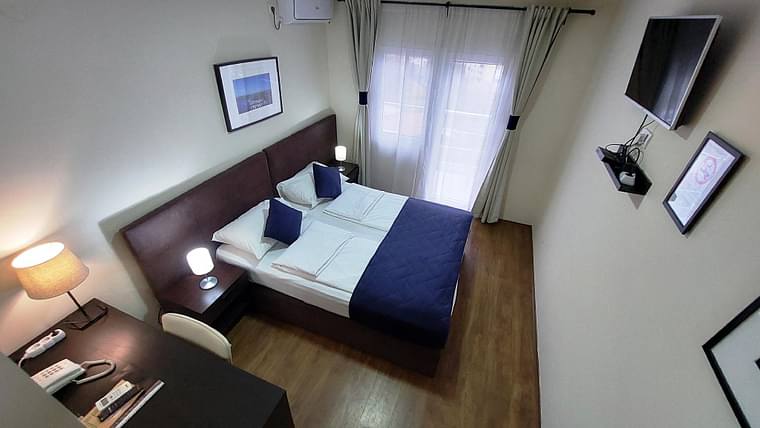 Primary hotel