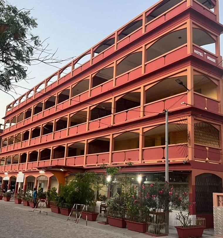 Primary hotel
