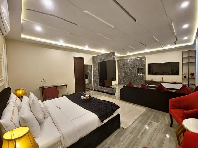 Primary hotel