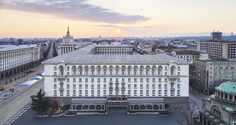 Primary hotel