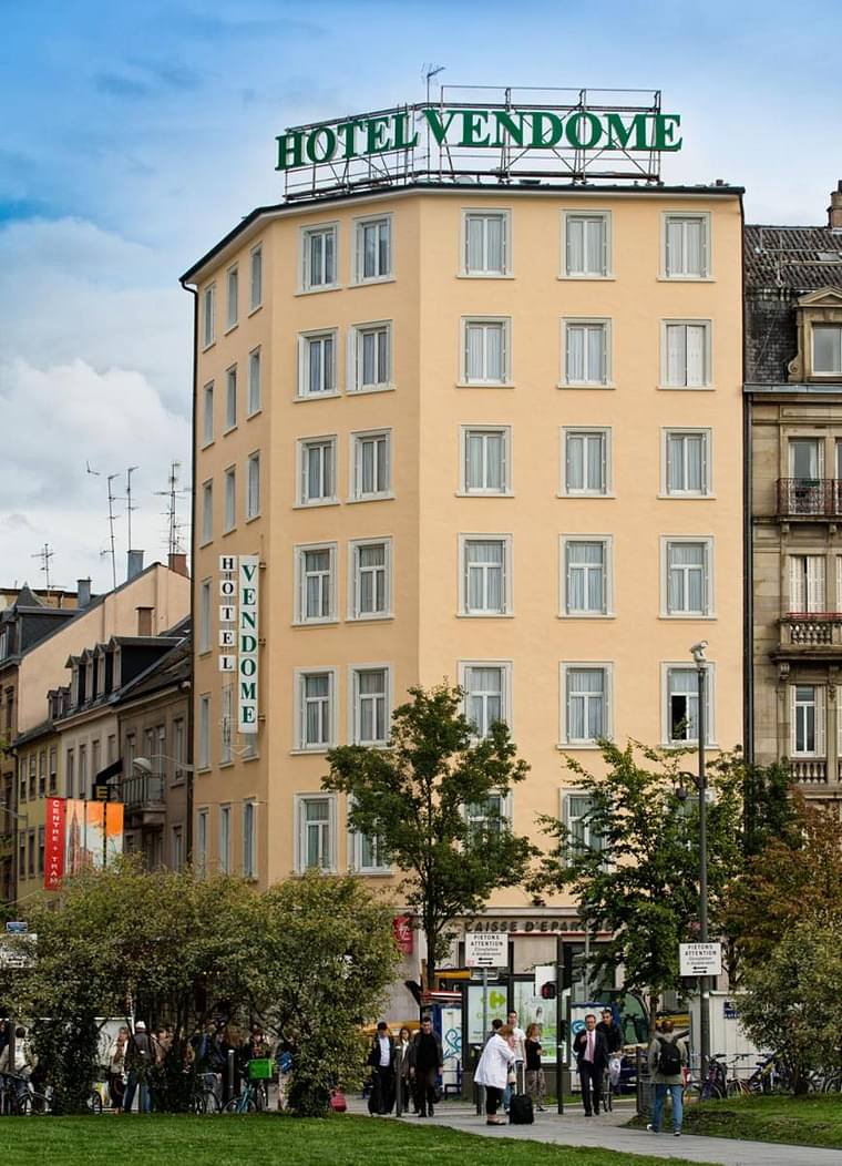 Primary hotel