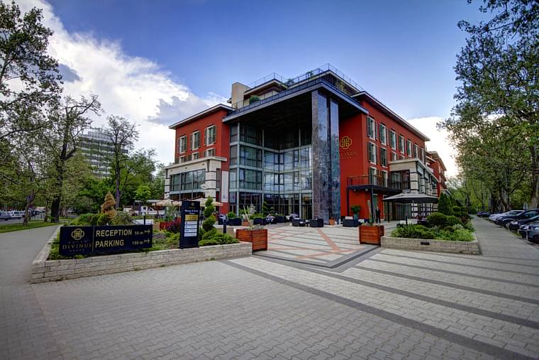 Primary hotel