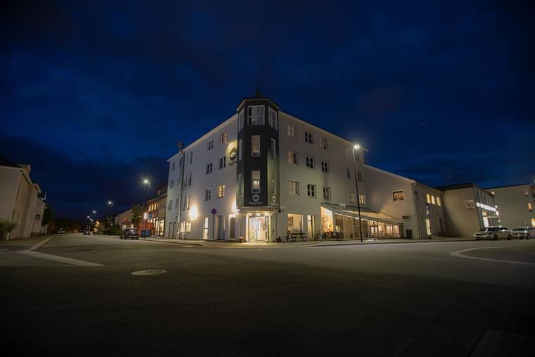 Primary hotel