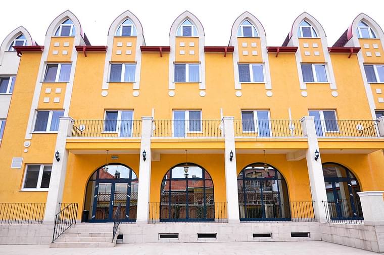 Primary hotel