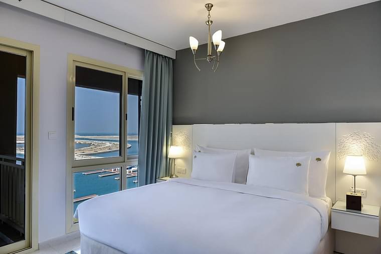 Primary hotel