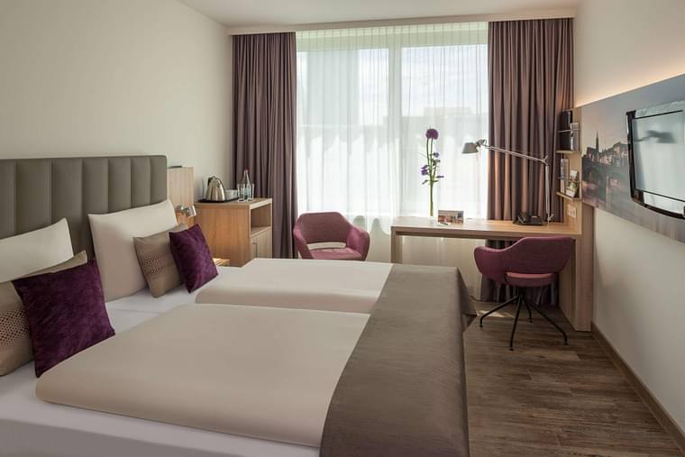 Primary hotel