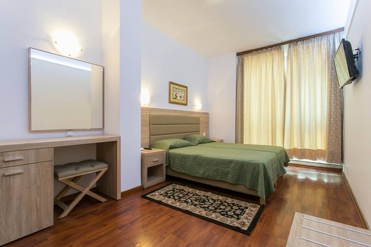 Primary hotel