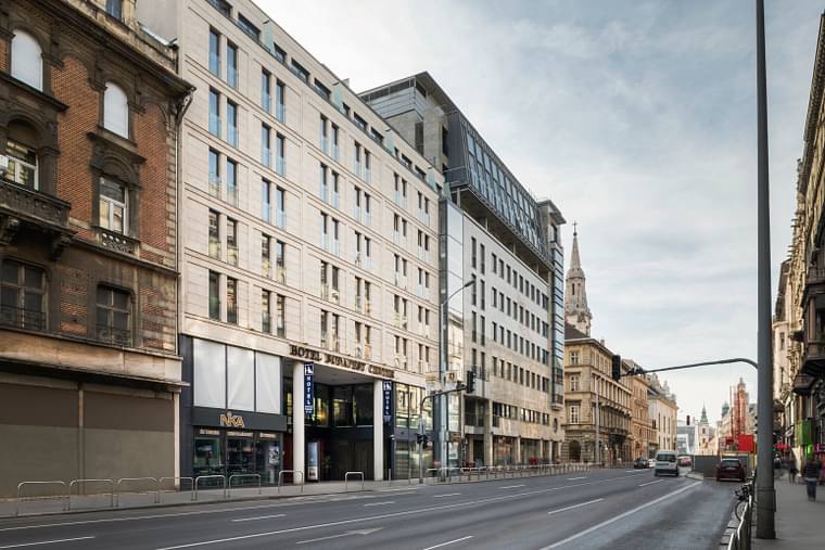 Primary hotel