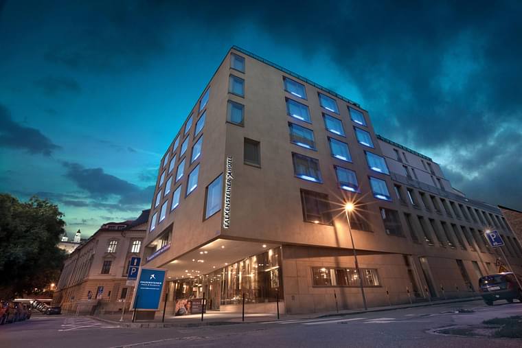 Primary hotel