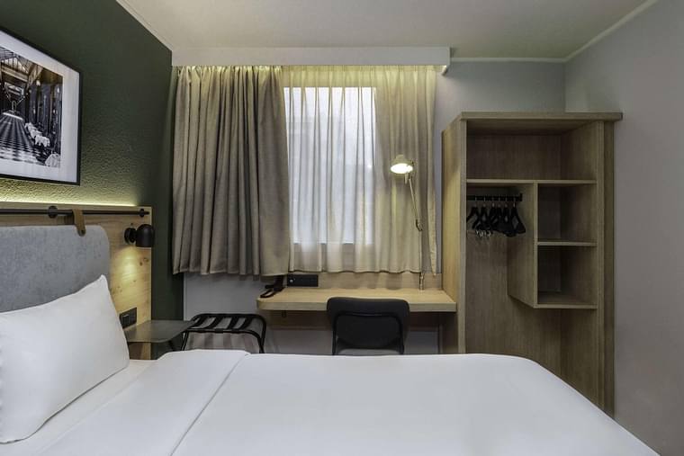 Primary hotel