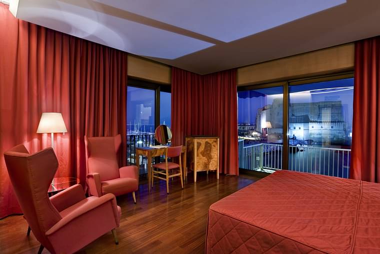 Primary hotel