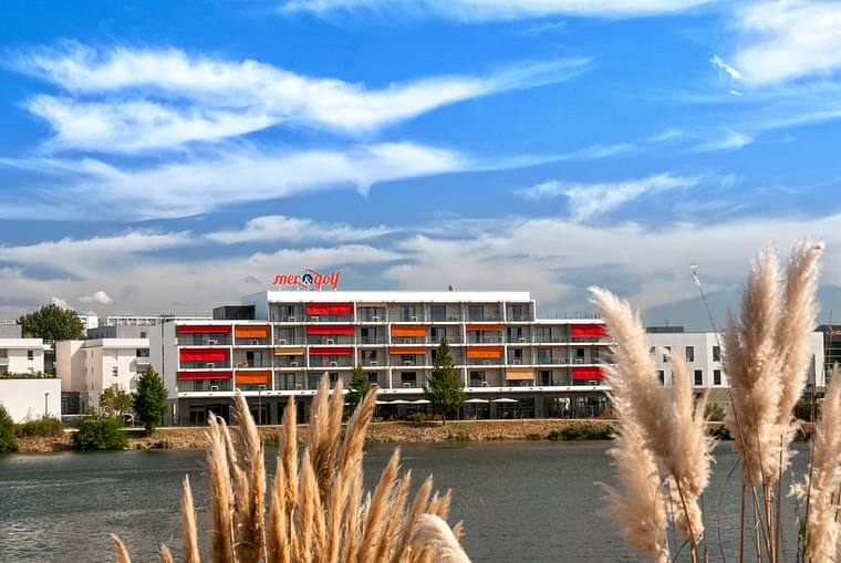 Primary hotel