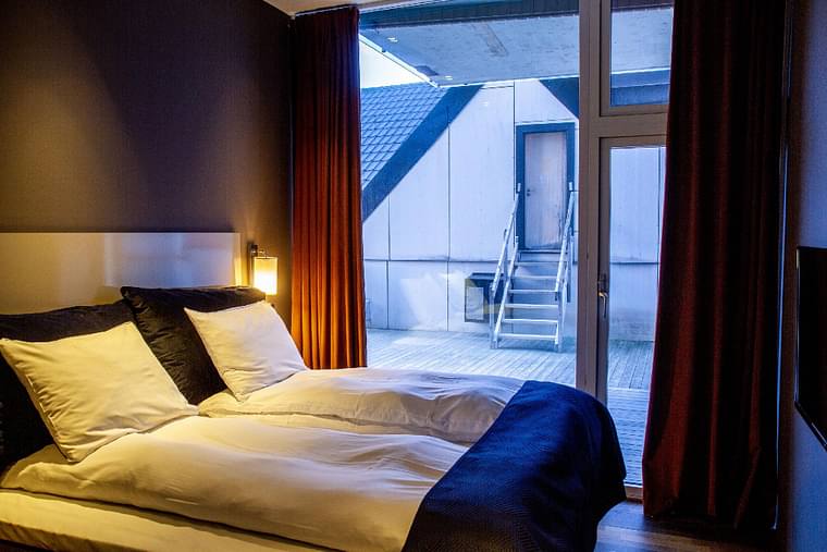 Primary hotel