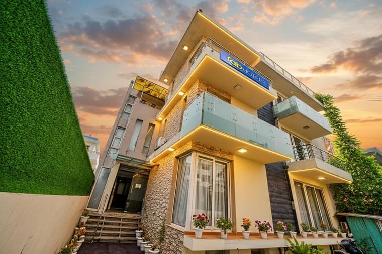 Primary hotel