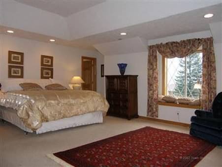 Primary hotel