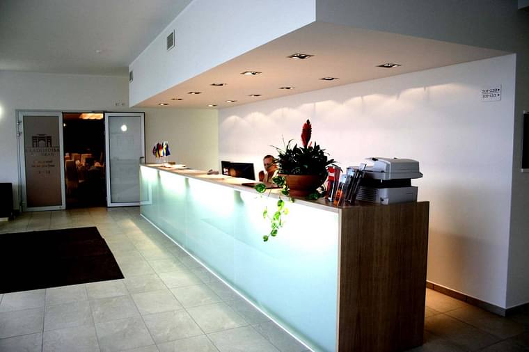 Primary hotel