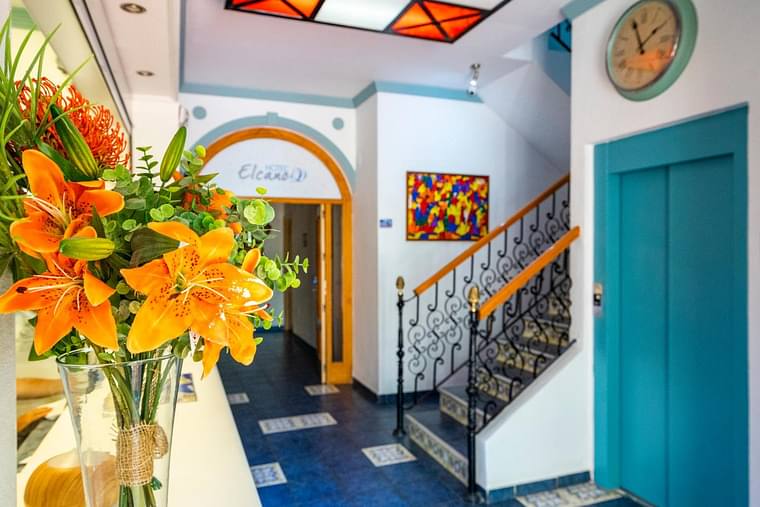 Primary hotel