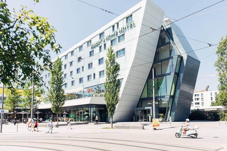 Primary hotel