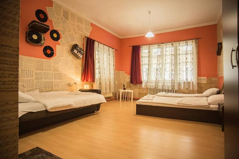 Primary hotel